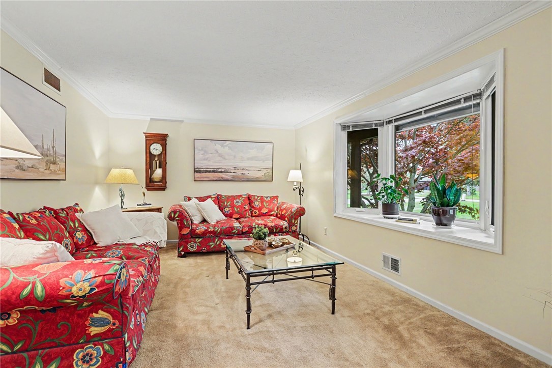 10 High Point Drive Parma, NY 14559 - Photo 2 of 28 Bright living room