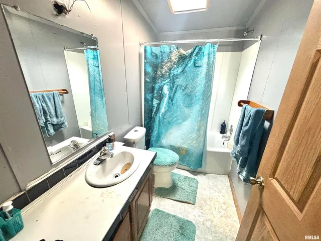 $215,000 | 257 County Highway 16, Xenia, IL 62899