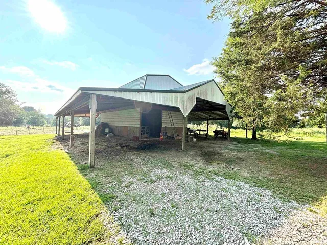 $215,000 | 257 County Highway 16, Xenia, IL 62899