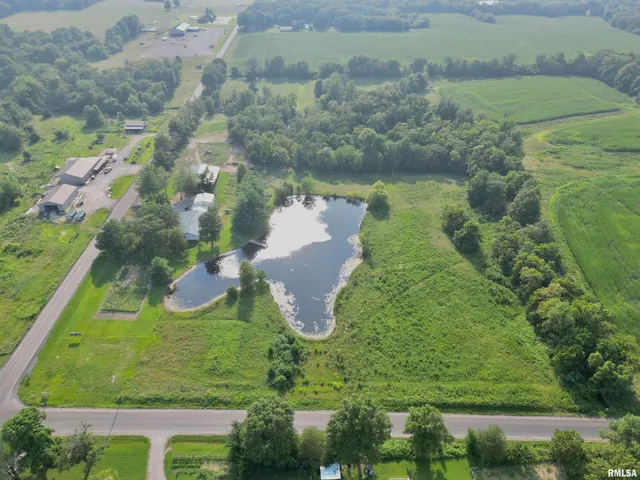 $215,000 | 257 County Highway 16, Xenia, IL 62899