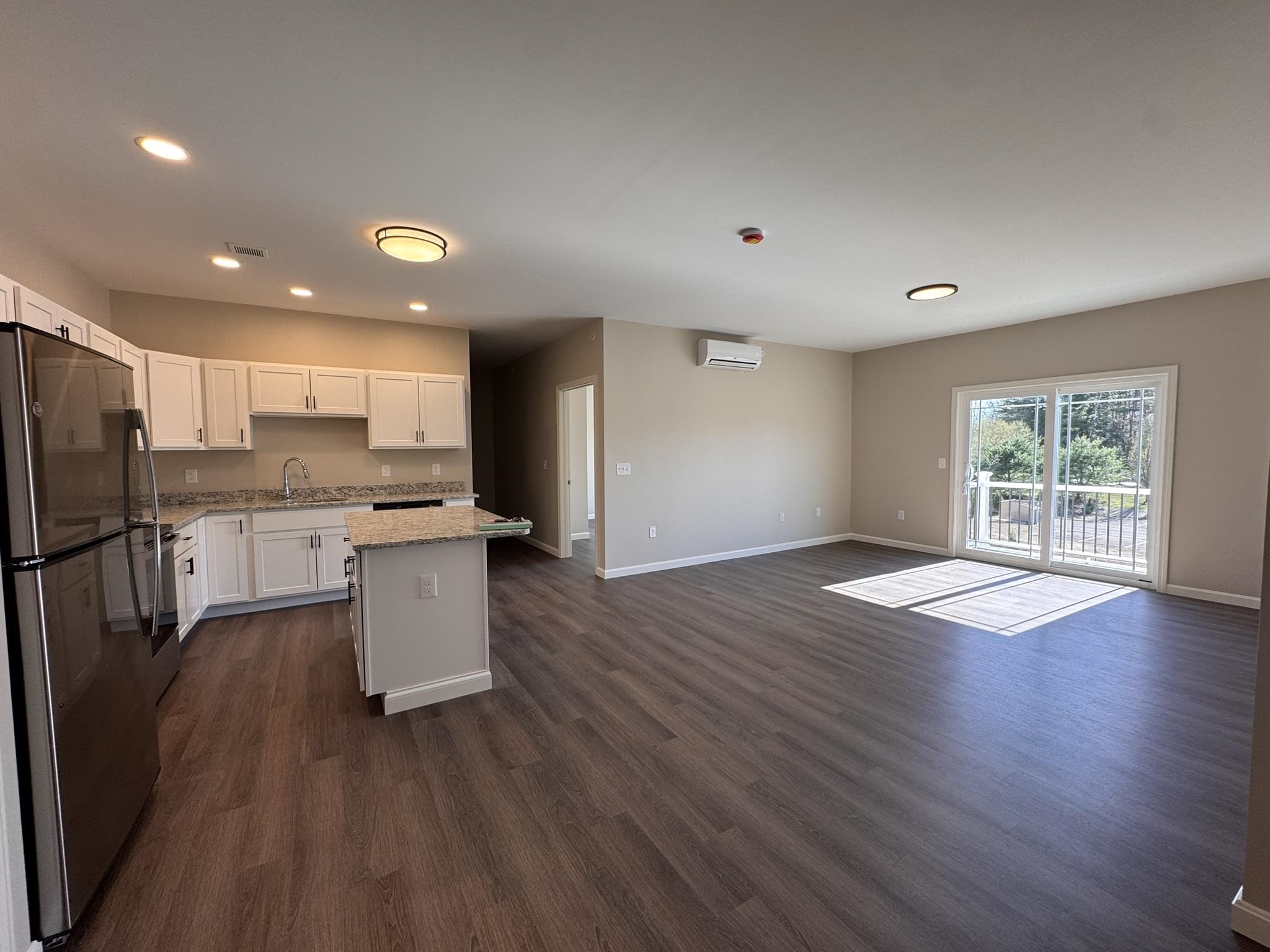 217 Rockingham Road, Unit 304 Londonderry, NH 03053 - Photo 2 of 14