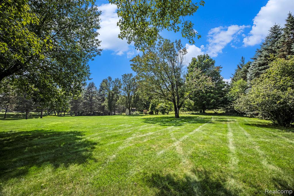 8477 Ranch Estates Road Clarkston, MI 48348 - Photo 37 of 50