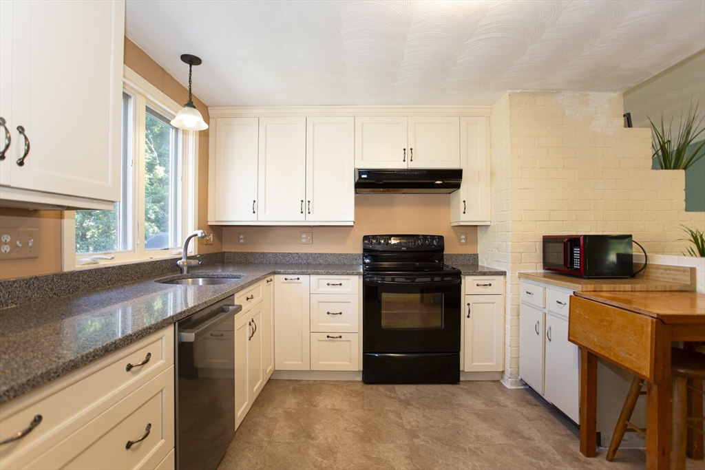 11 Mary Agnes Road Framingham, MA 01701 - Photo 5 of 20 Gallery Image 5