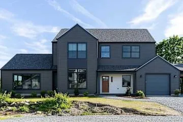 $4,250 | 557 Bristol Ferry Road, Unit A, Portsmouth, RI 02871