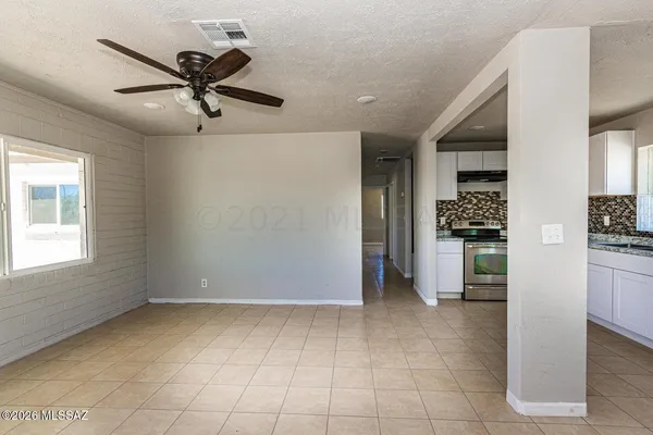 $1,450 | 2433 East Cameron Vista, Tucson, AZ 85713