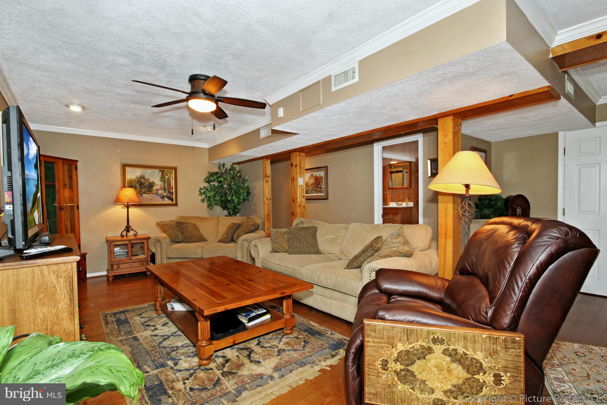 6320 New London Road New Market, MD 21774 - Photo 21 of 30 Family Room