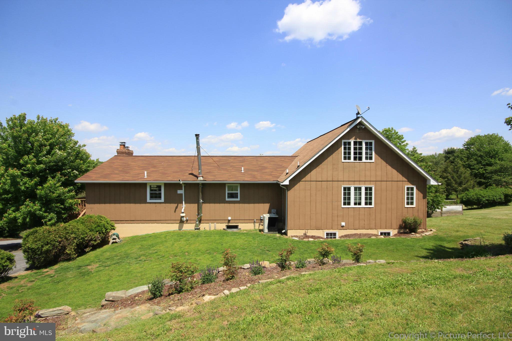 6320 New London Road New Market, MD 21774 - Photo 29 of 30 Exterior (Rear)