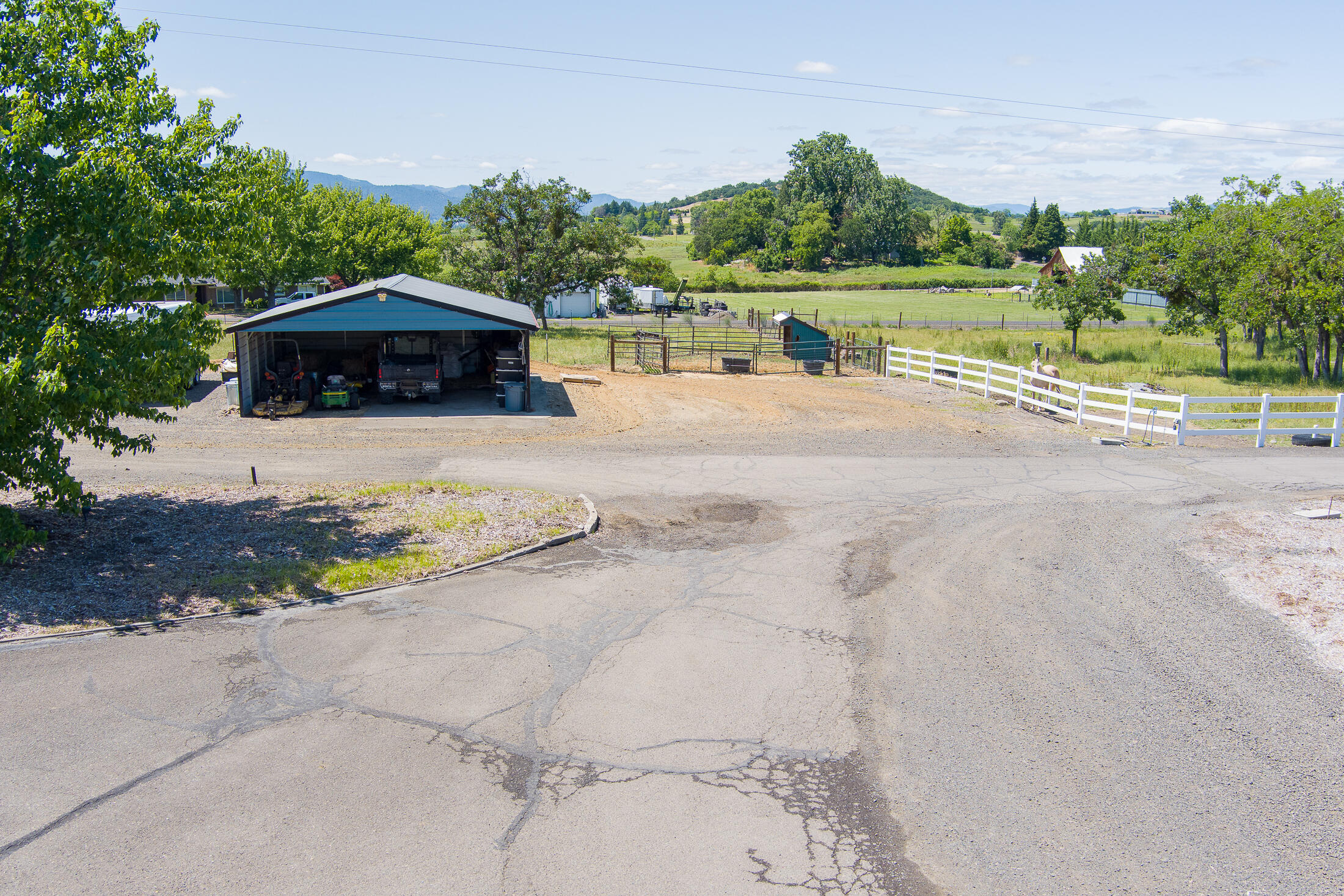 2872 Coker Butte Road Medford, OR 97504 - Photo 48 of 59 047