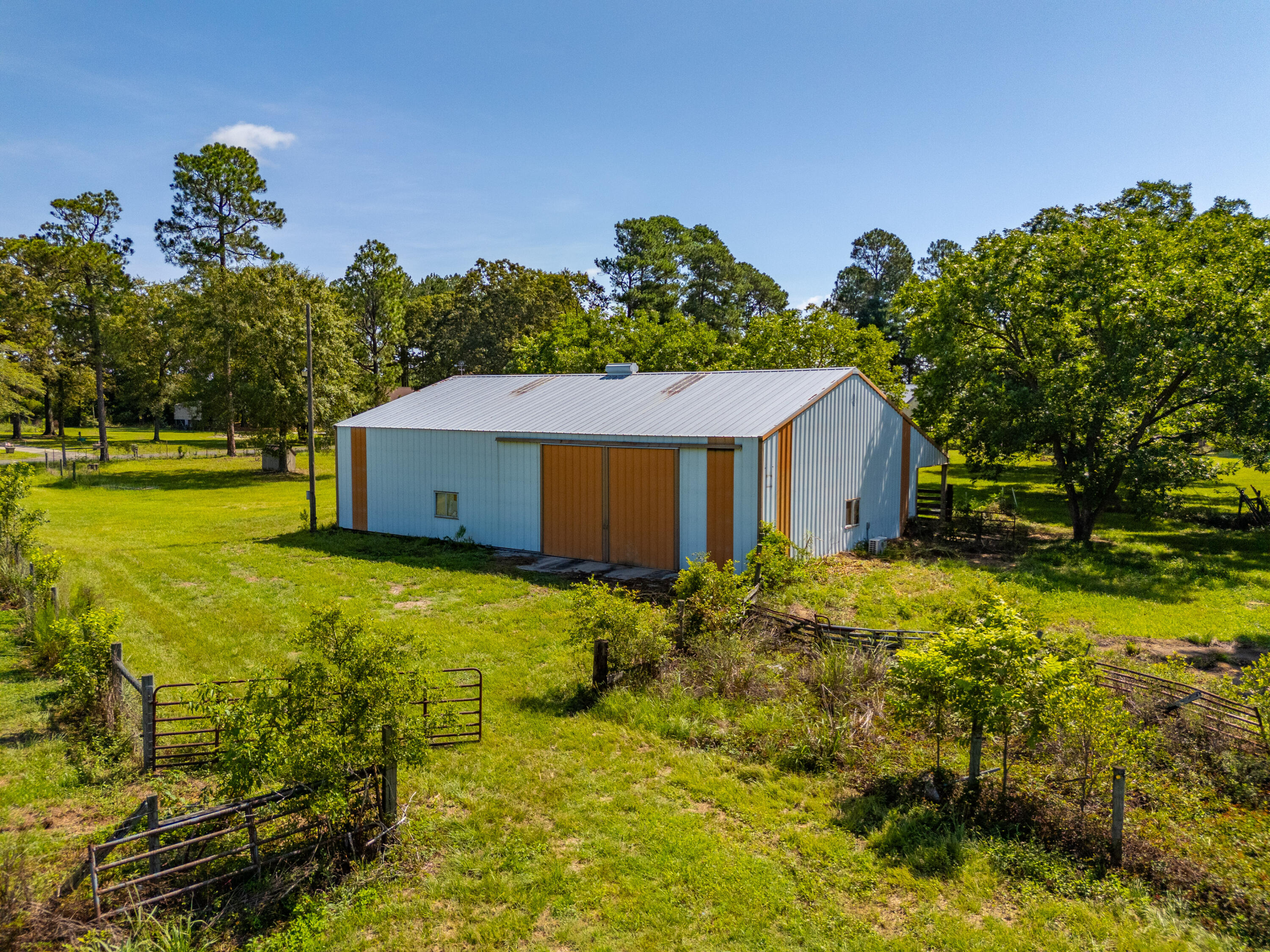 449 Hi-Cotton Lane Springfield, SC 29146 - Photo 23 of 34 DJI_20240718105206_0036_D