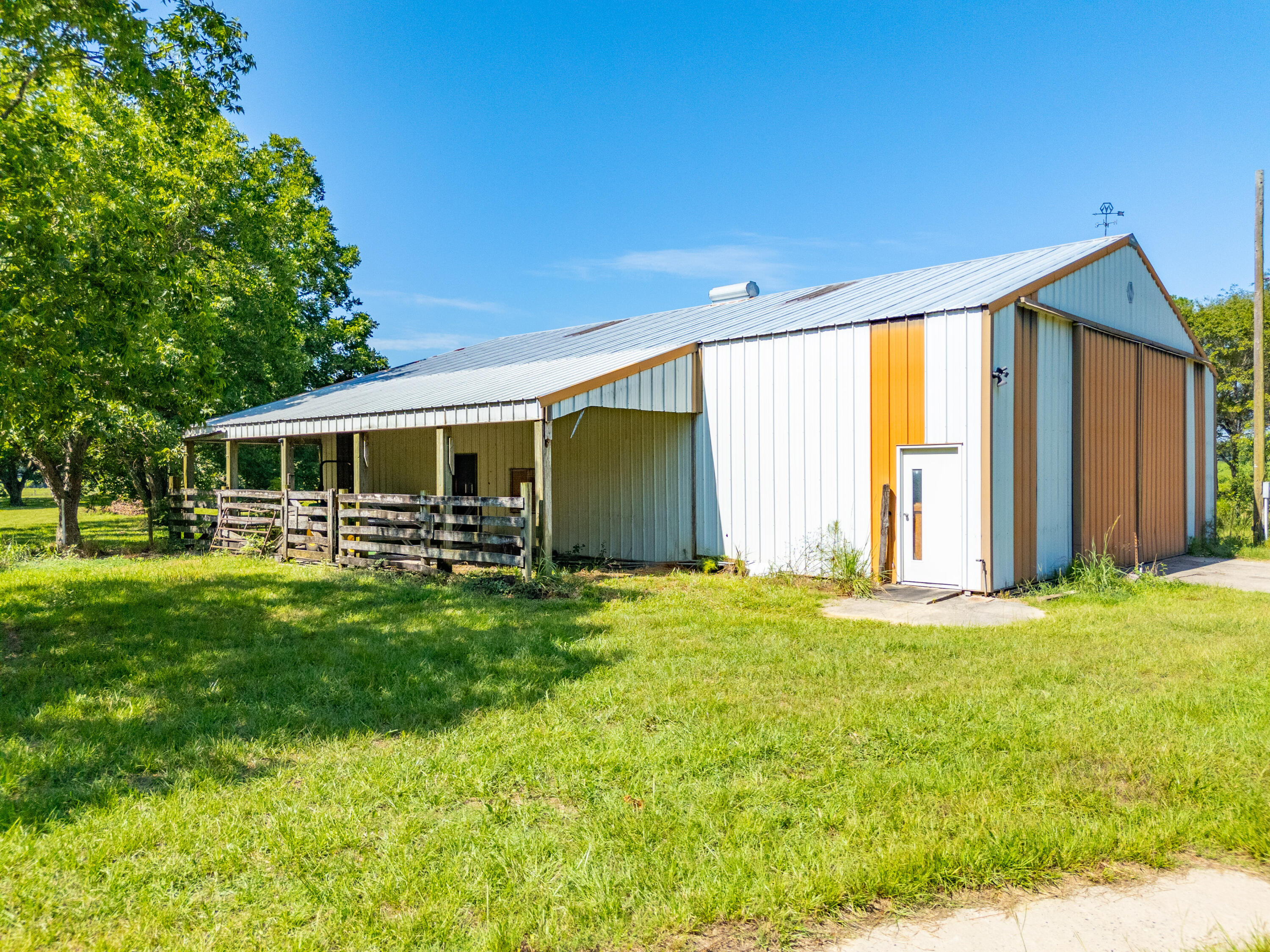 449 Hi-Cotton Lane Springfield, SC 29146 - Photo 6 of 34 DJI_20240718105543_0046_D