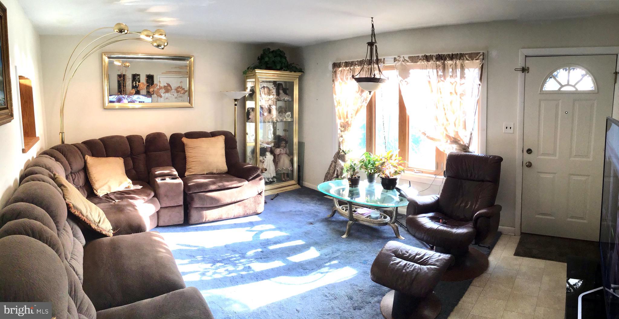 9 Darlington Road New Castle, DE 19720 - Photo 27 of 31 Family room with plenty of natural sunlight