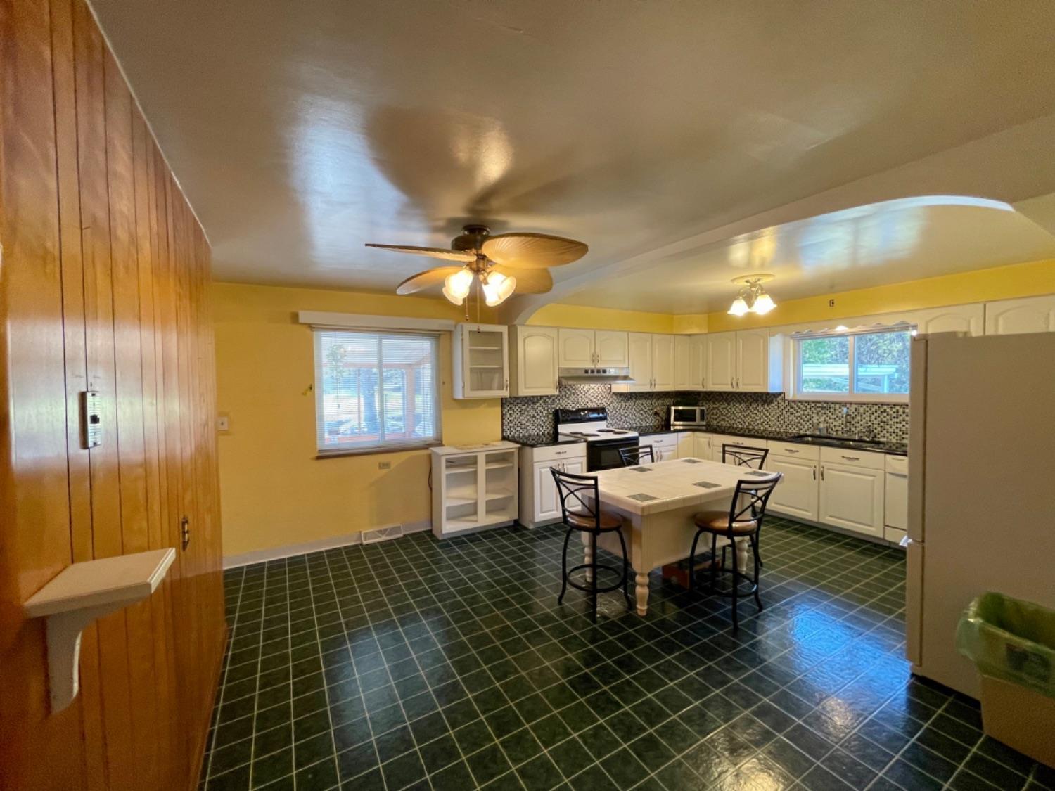 689 New London Road Hamilton, OH 45013 - Photo 8 of 41 Gallery Image 8