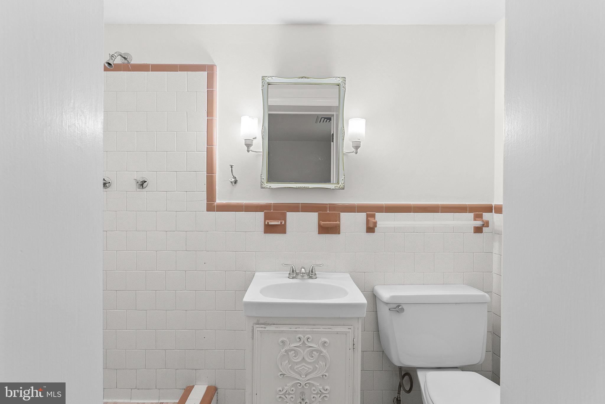16545 Clarkes Gap Road Paeonian Springs, VA 20129 - Photo 19 of 37 Bathroom 1