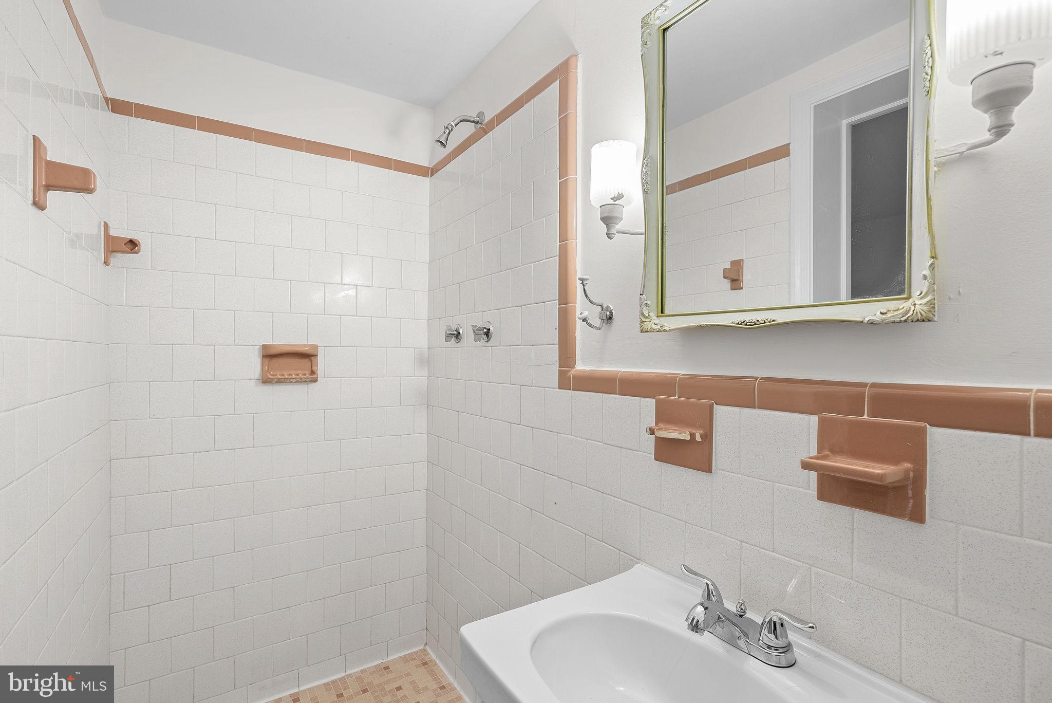 16545 Clarkes Gap Road Paeonian Springs, VA 20129 - Photo 20 of 37 Bathroom 1