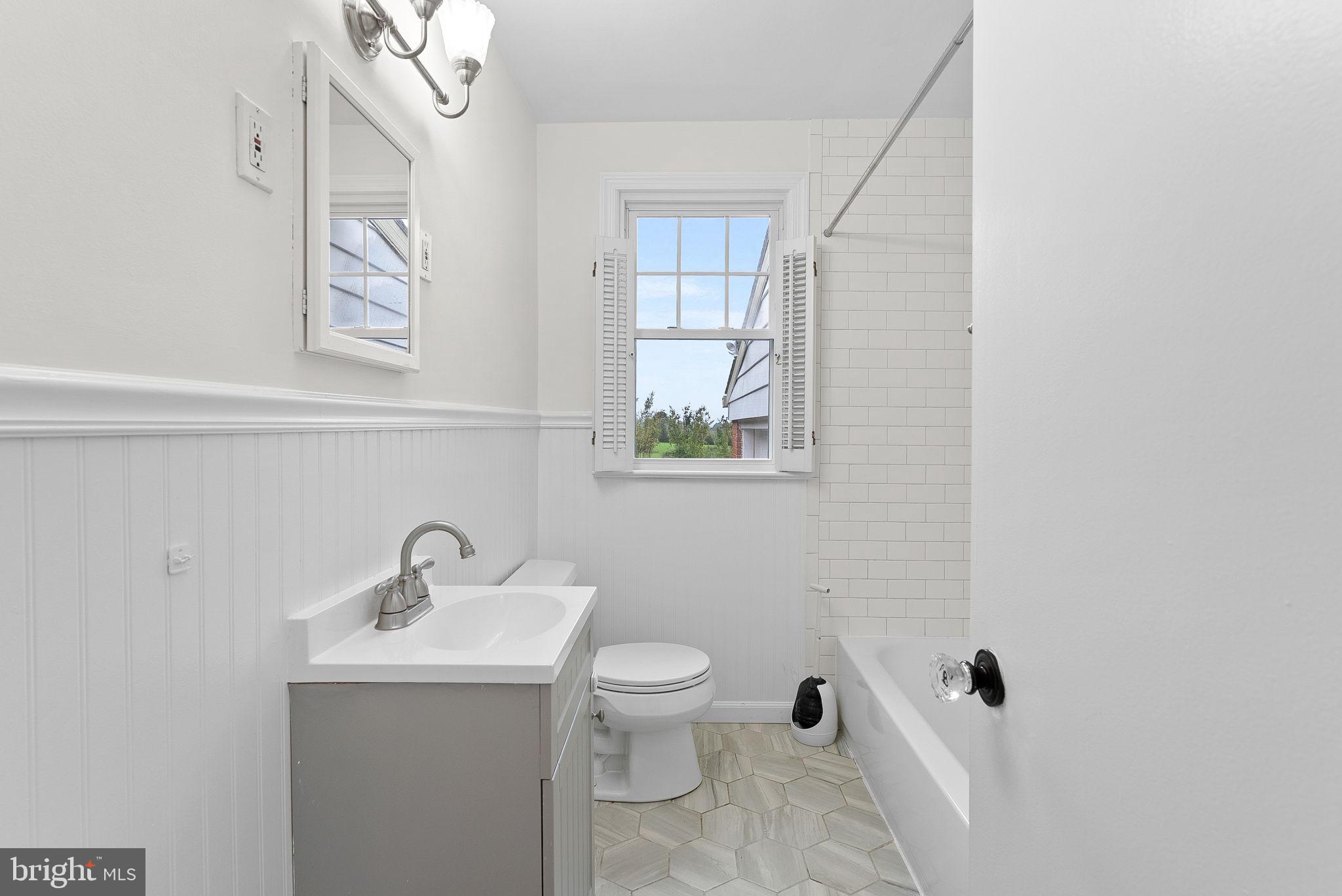16545 Clarkes Gap Road Paeonian Springs, VA 20129 - Photo 25 of 37 Bathroom 2