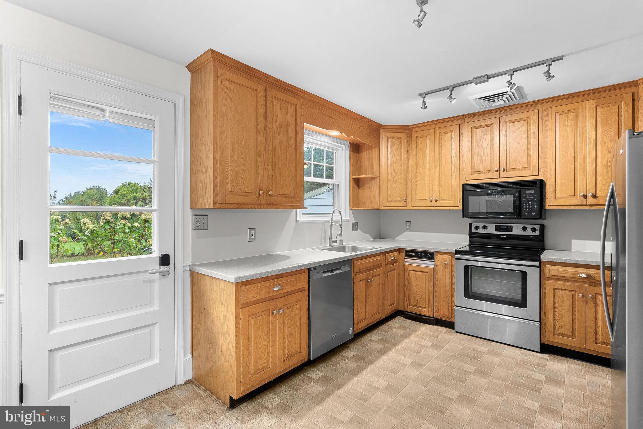 16545 Clarkes Gap Road Paeonian Springs, VA 20129 - Photo 4 of 37 Kitchen