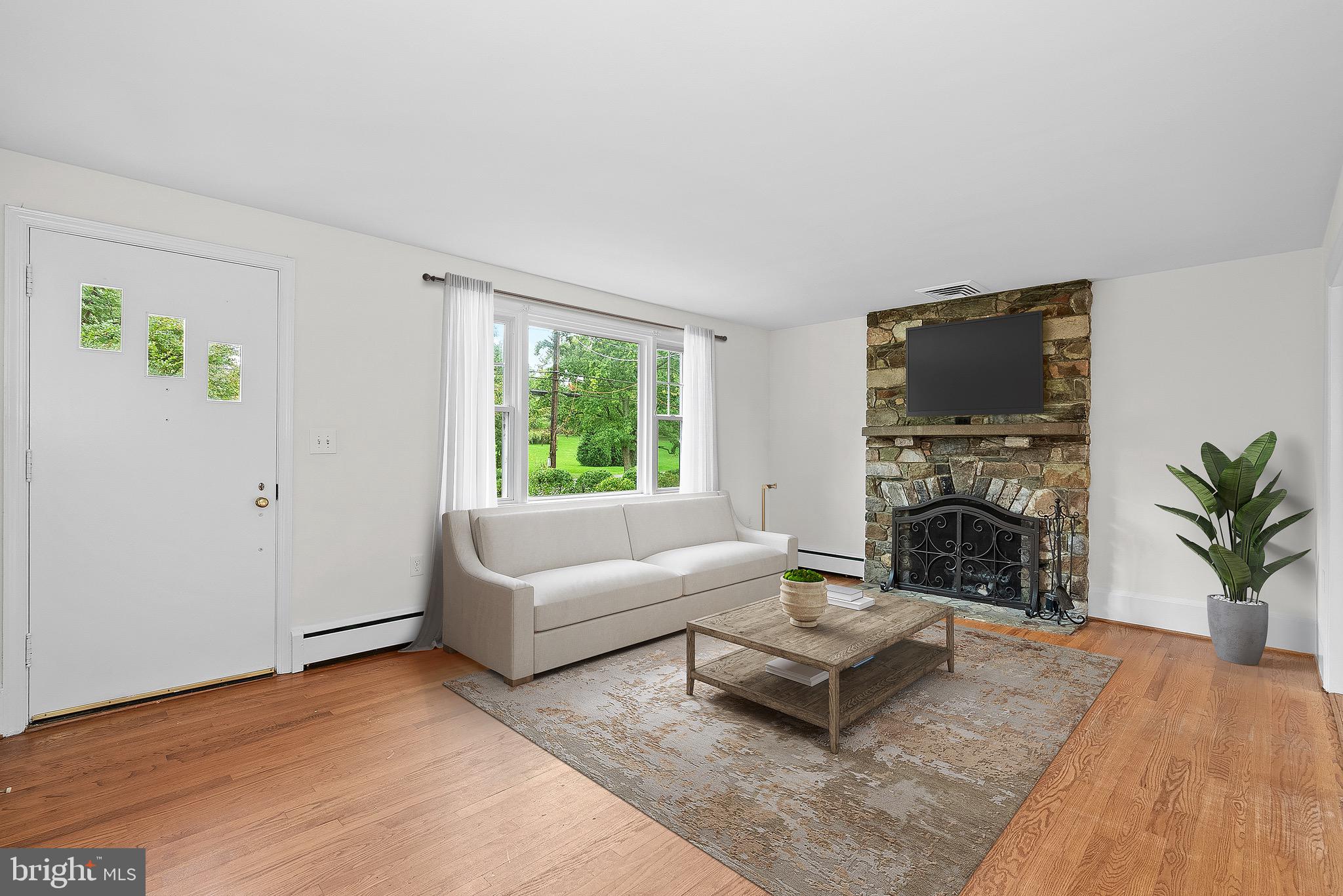 16545 Clarkes Gap Road Paeonian Springs, VA 20129 - Photo 5 of 37 Family Room