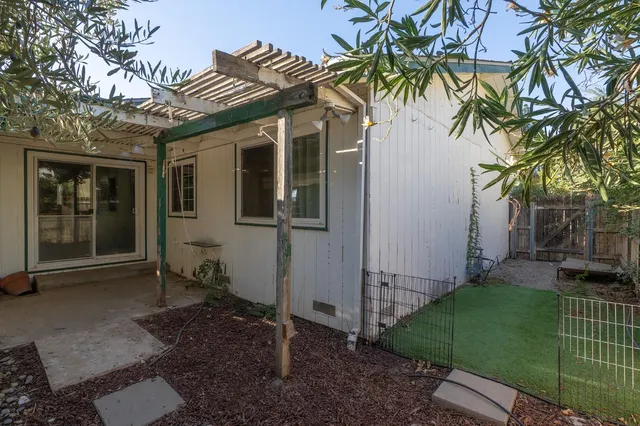 a view of a house with a backyard