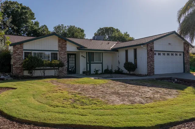 a view of outdoor space yard and balcony