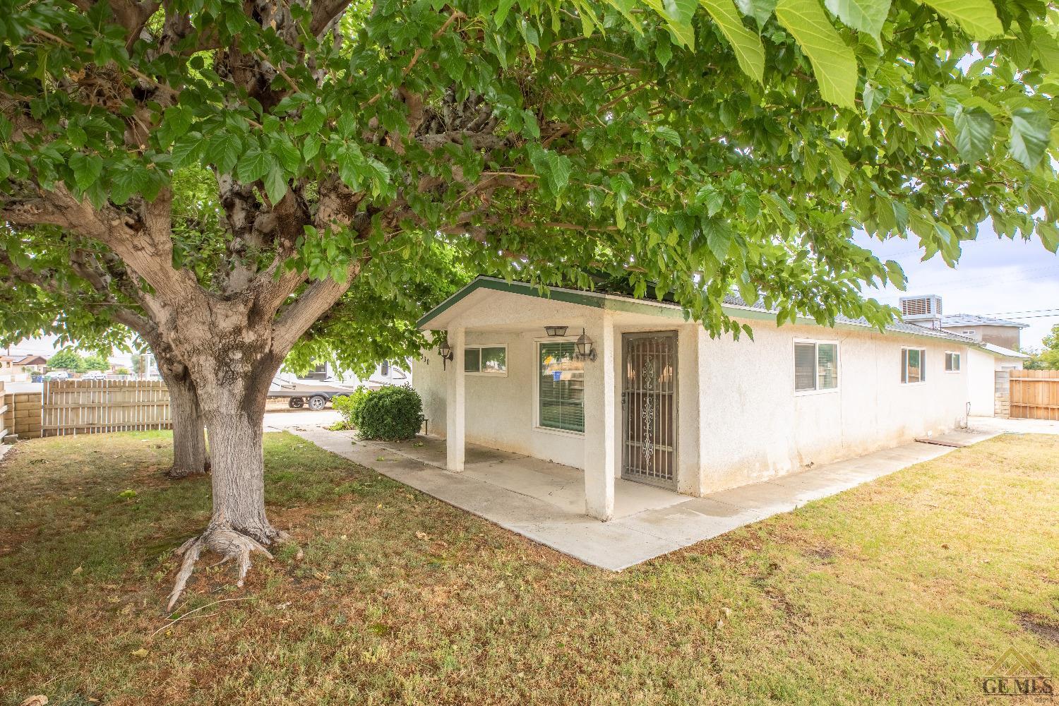 Undisclosed Address Taft, CA 93268 - Photo 4 of 24 a front view of a house with a yard