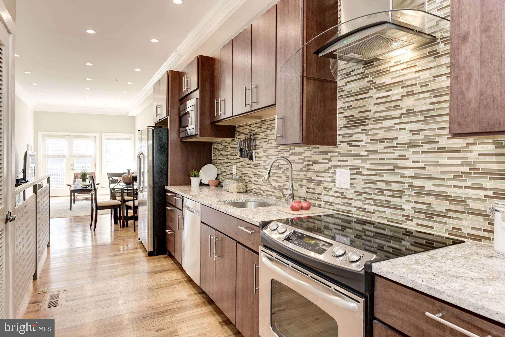 2238 11th Street Northwest, Unit 1 Washington, DC 20001 - Photo 5 of 20 Highend appliances!