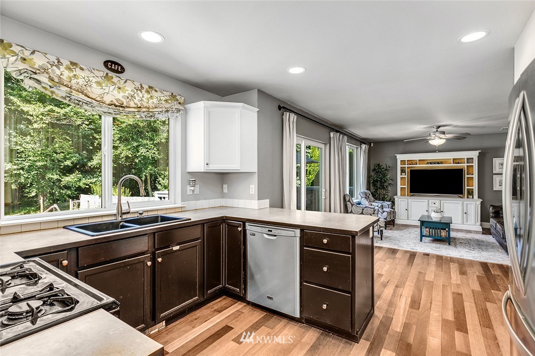 950 Retsil Road Southeast Port Orchard, WA 98366 - Photo 7 of 27 Gallery Image 7