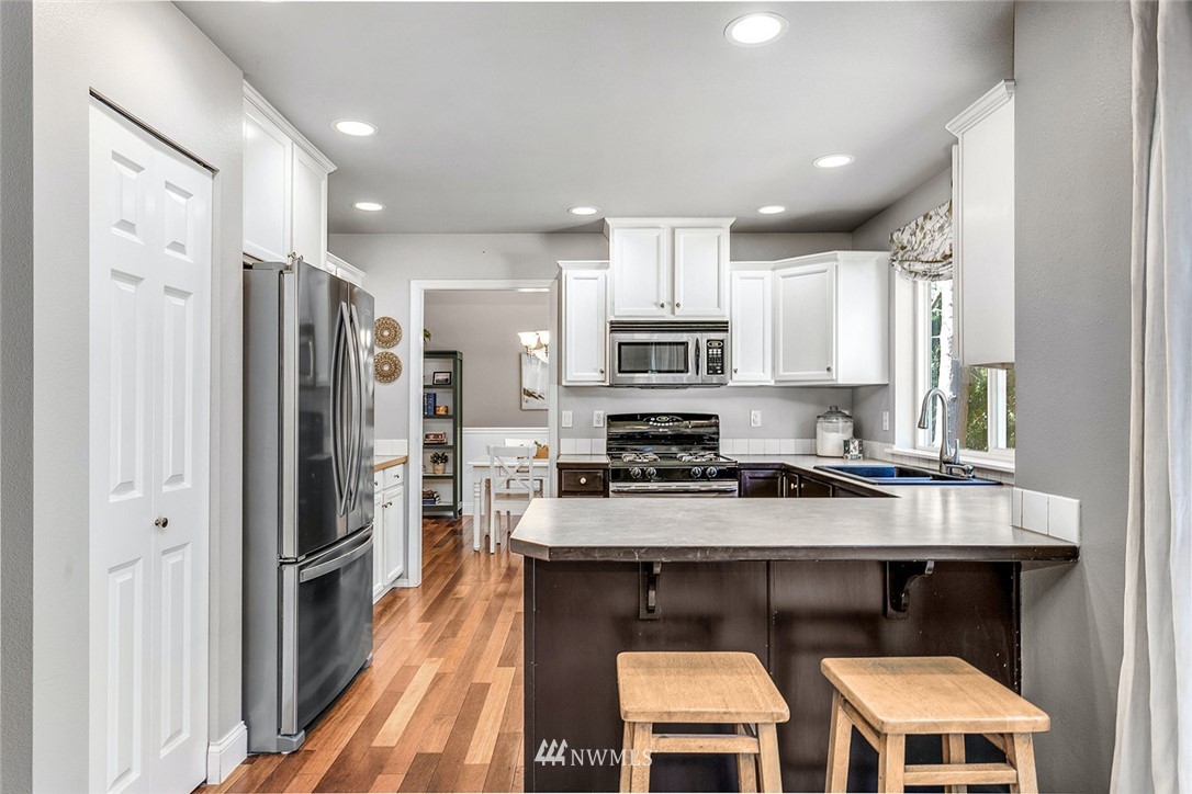 950 Retsil Road Southeast Port Orchard, WA 98366 - Photo 9 of 27 Gallery Image 9