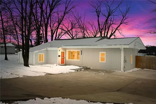 $208,700 | 7601 High Grove Road, Grandview, MO 64030