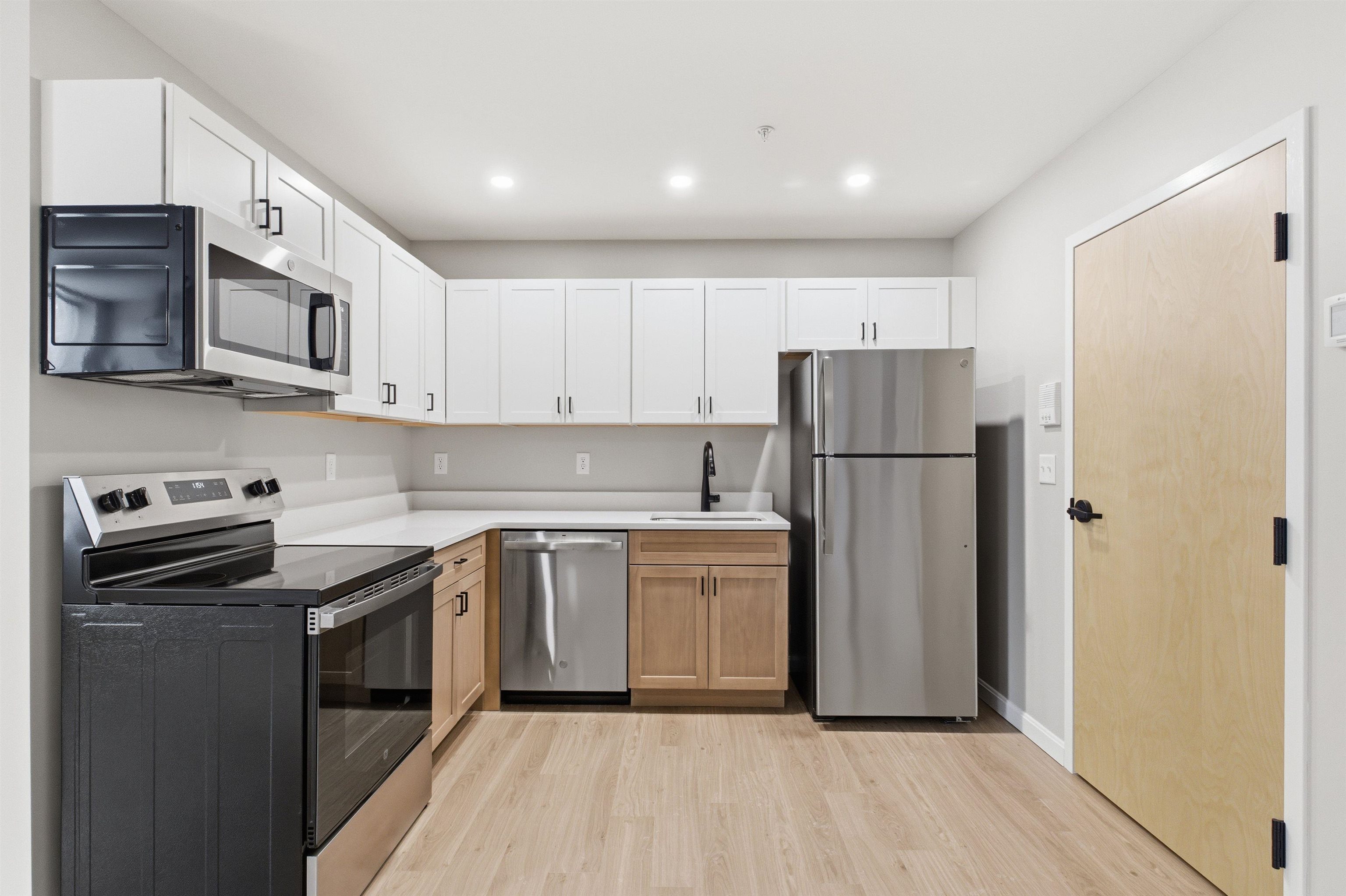 15 Mountain Road, Unit 203 Goffstown, NH 03045 - Photo 5 of 16
