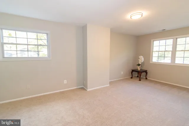 a view of empty room with window