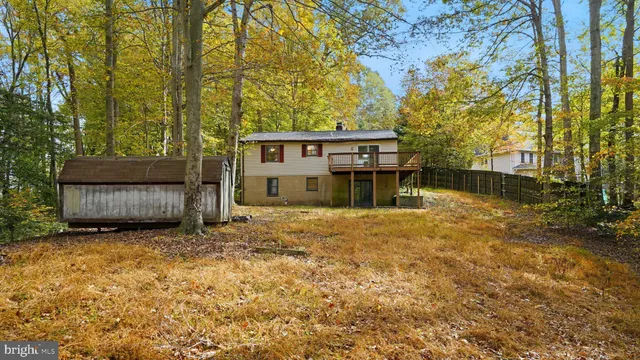 a picture of a bench