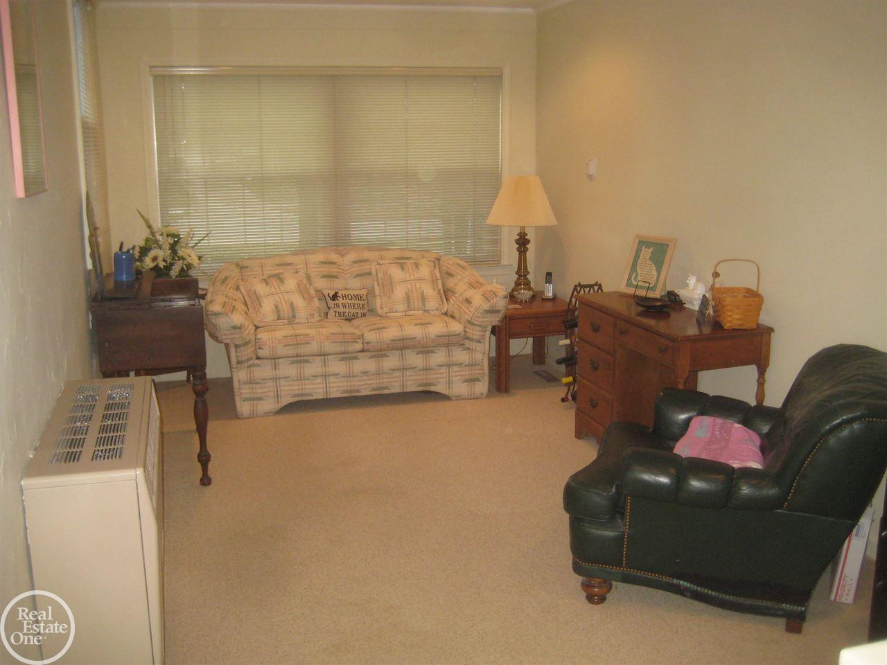 1624 Hawthorne Road Grosse Pointe, MI 48236 - Photo 17 of 56 31312336-16.JPG