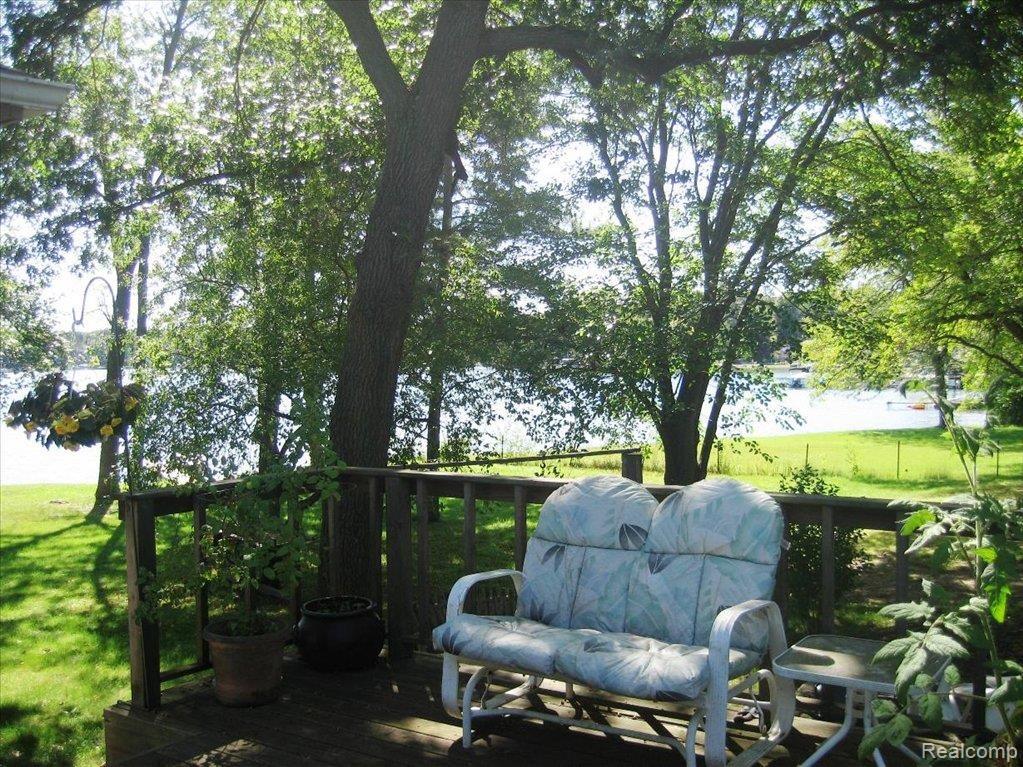9595 Kress Road Pinckney, MI 48169 - Photo 4 of 15 Deck View 2