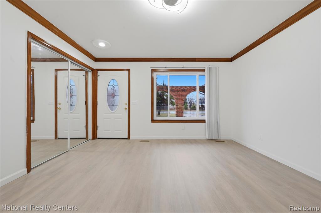 37625 Ryan Road Sterling Heights, MI 48310 - Photo 5 of 30 Gallery Image 5