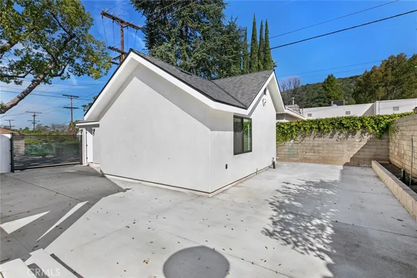 $2,395,000 | 2101 East Glenoaks Boulevard, Glendale, CA 91206