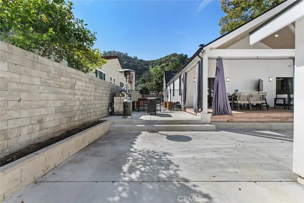 $2,395,000 | 2101 East Glenoaks Boulevard, Glendale, CA 91206