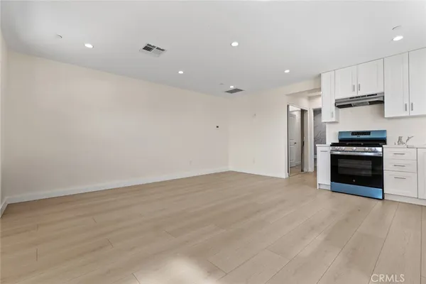 $2,395,000 | 2101 East Glenoaks Boulevard, Glendale, CA 91206