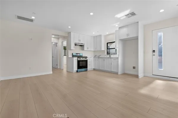 $2,395,000 | 2101 East Glenoaks Boulevard, Glendale, CA 91206