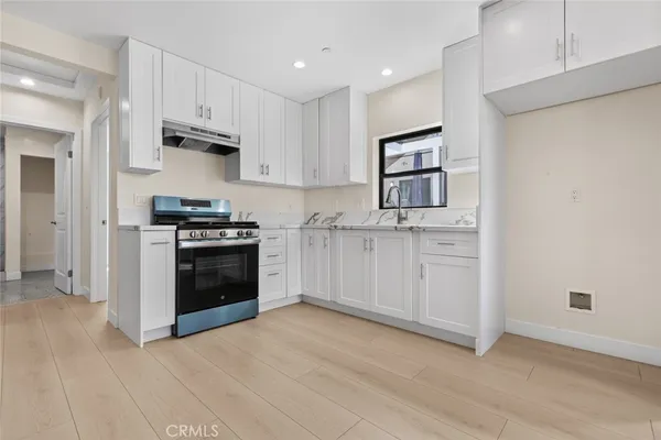 $2,395,000 | 2101 East Glenoaks Boulevard, Glendale, CA 91206