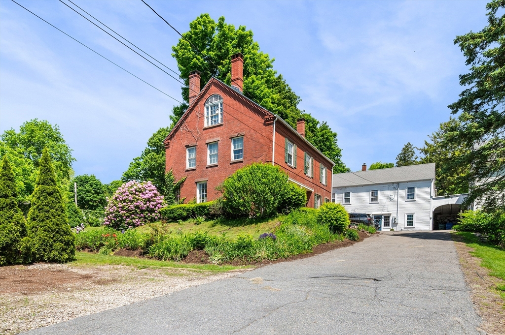 14 Poplar Street Danvers, MA 01923 - Photo 4 of 38