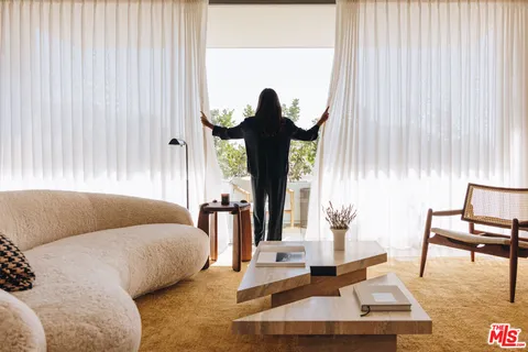 $4,250,000 | 9200 Wilshire Boulevard, Unit 305E, Beverly Hills, CA 90212