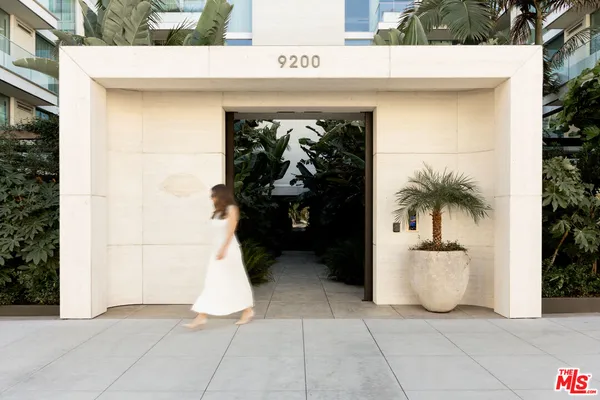 a view of a pathway in outside of the house