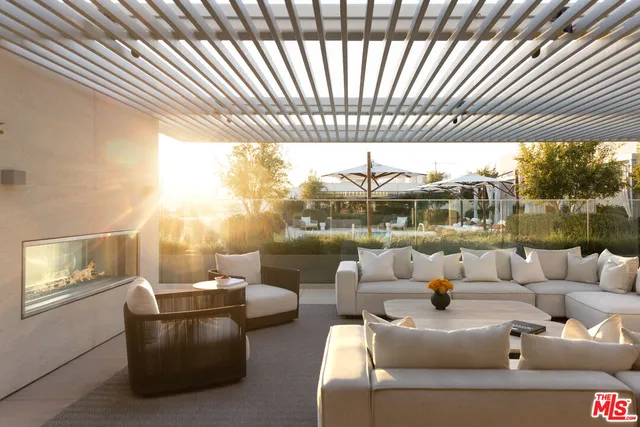 $4,250,000 | 9200 Wilshire Boulevard, Unit 305E, Beverly Hills, CA 90212