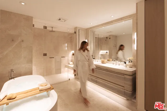 $4,250,000 | 9200 Wilshire Boulevard, Unit 305E, Beverly Hills, CA 90212