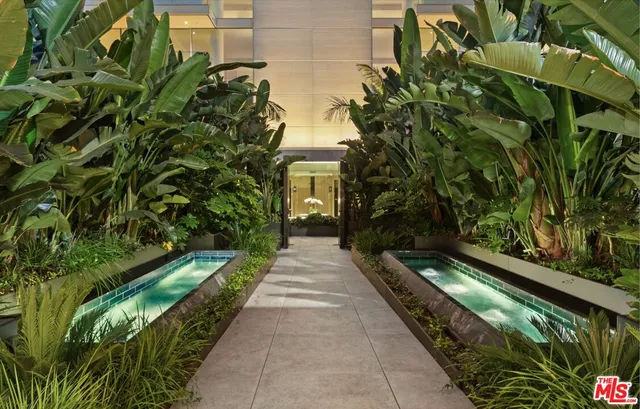 a view of a pathway in outside of the house