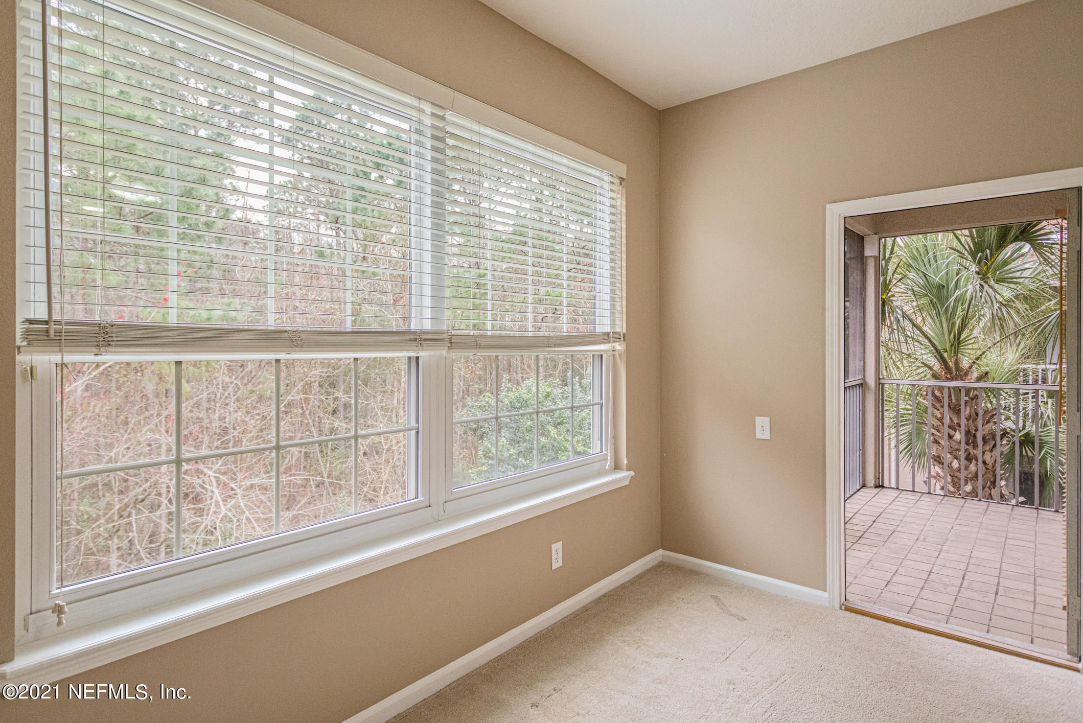 10550 Baymeadows Road, Unit 129 Jacksonville, FL 32256 - Photo 12 of 36 Living Room