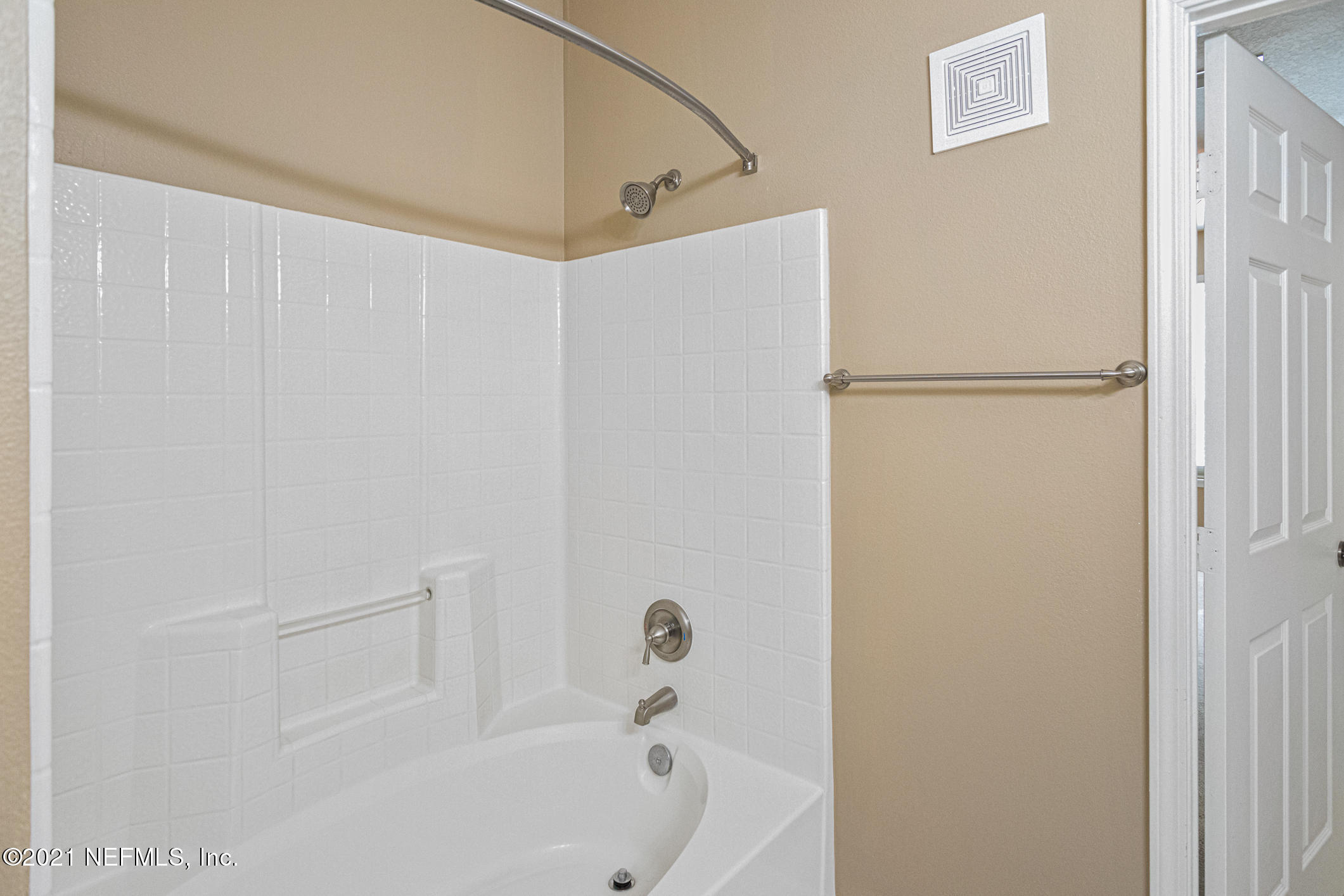 10550 Baymeadows Road, Unit 129 Jacksonville, FL 32256 - Photo 17 of 36 Bathroom 1