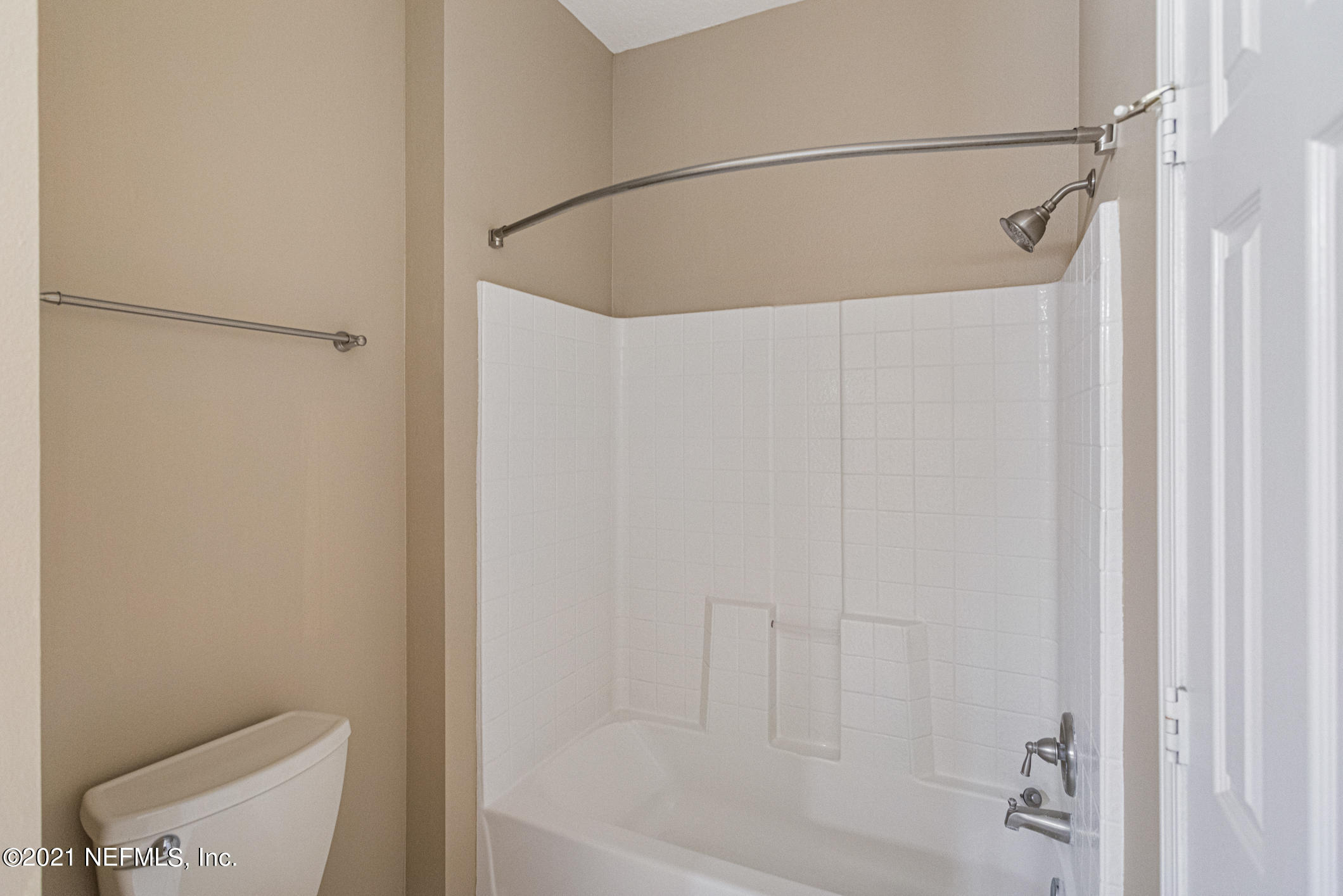 10550 Baymeadows Road, Unit 129 Jacksonville, FL 32256 - Photo 22 of 36 Bathroom 2
