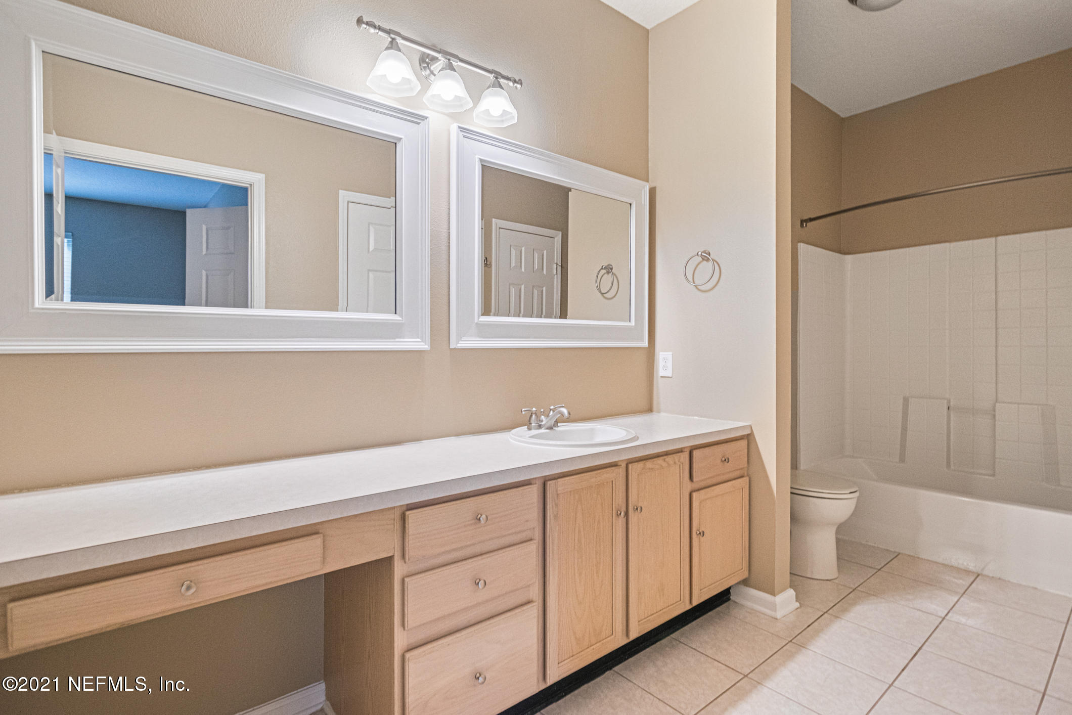 10550 Baymeadows Road, Unit 129 Jacksonville, FL 32256 - Photo 23 of 36 Bathroom 2