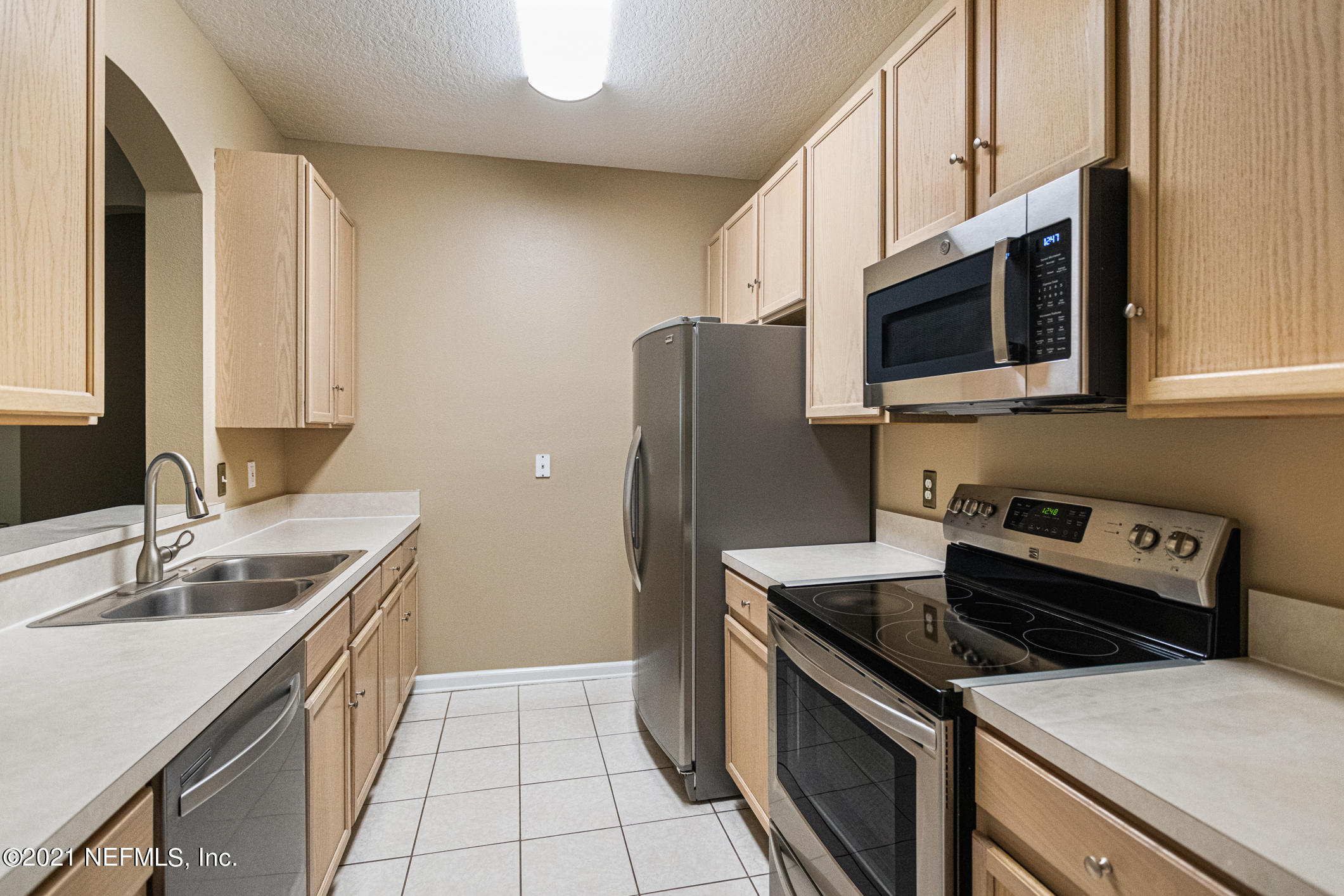 10550 Baymeadows Road, Unit 129 Jacksonville, FL 32256 - Photo 7 of 36 Kitchen